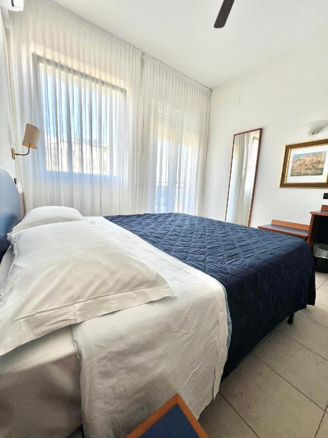 Hotel B&B Montecarlo Milano Marittima Esterno foto