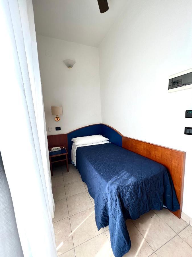 Hotel B&B Montecarlo Milano Marittima Esterno foto