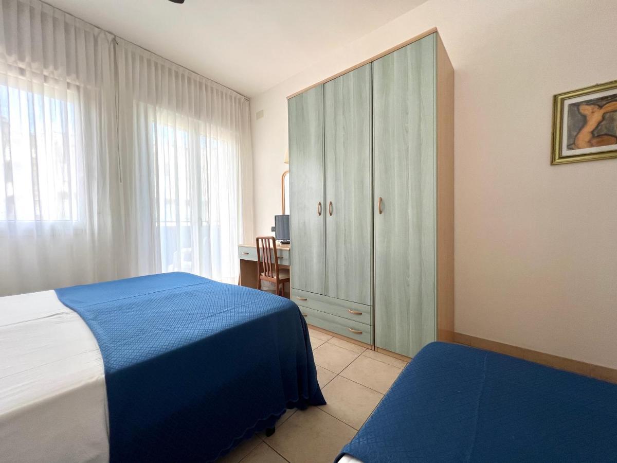 Hotel B&B Montecarlo Milano Marittima Esterno foto