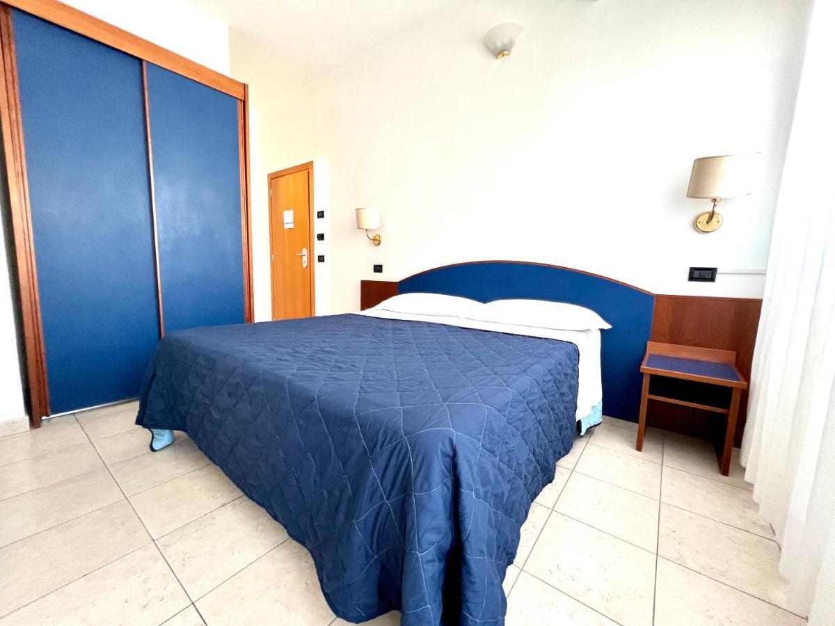 Hotel B&B Montecarlo Milano Marittima Esterno foto