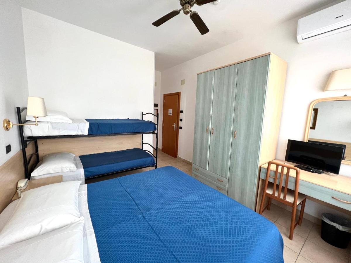 Hotel B&B Montecarlo Milano Marittima Esterno foto