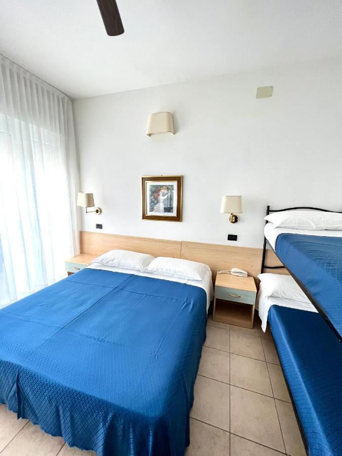 Hotel B&B Montecarlo Milano Marittima Esterno foto