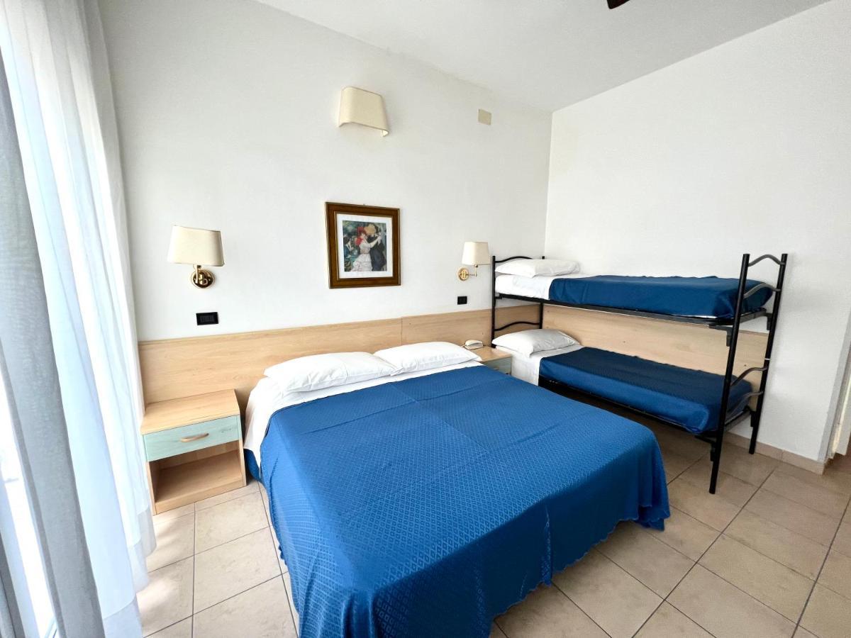 Hotel B&B Montecarlo Milano Marittima Esterno foto