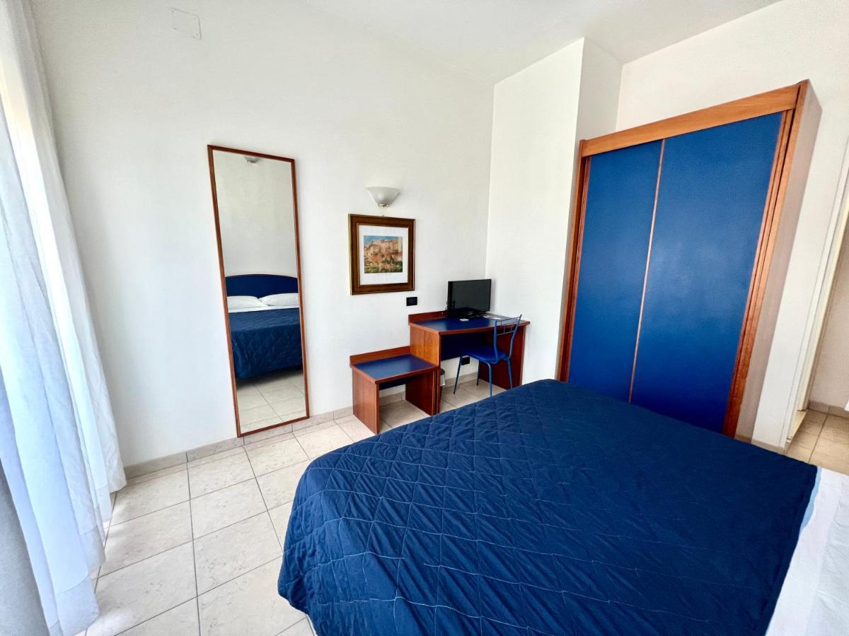 Hotel B&B Montecarlo Milano Marittima Esterno foto
