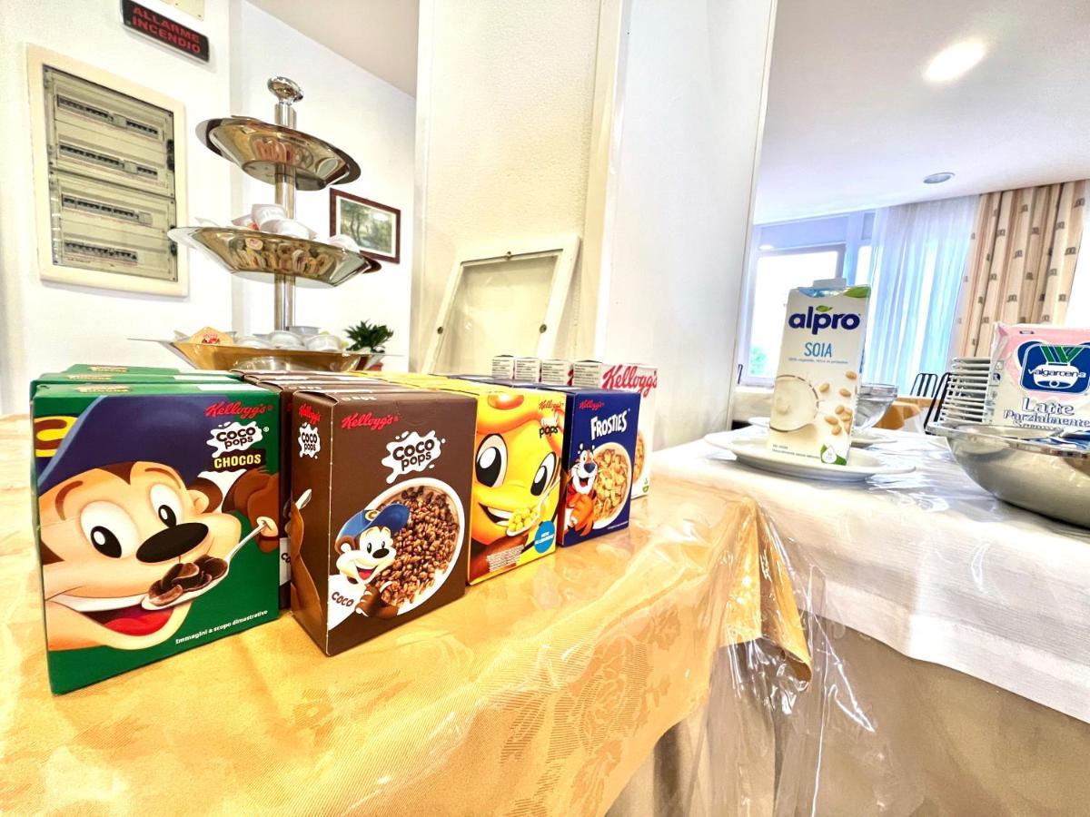 Hotel B&B Montecarlo Milano Marittima Esterno foto