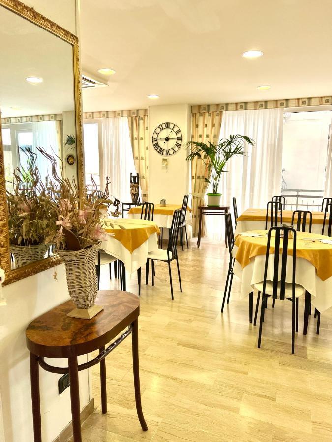 Hotel B&B Montecarlo Milano Marittima Esterno foto