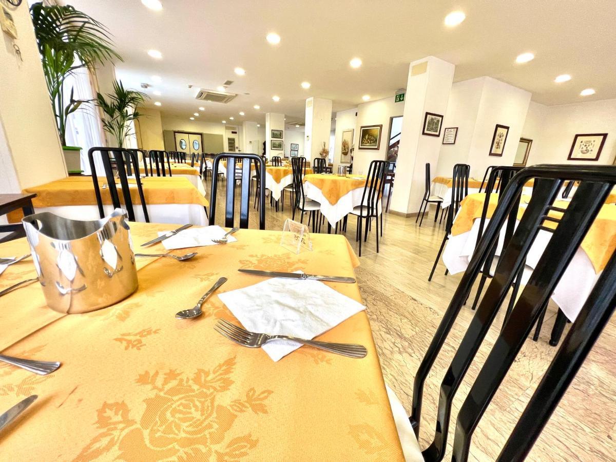 Hotel B&B Montecarlo Milano Marittima Esterno foto