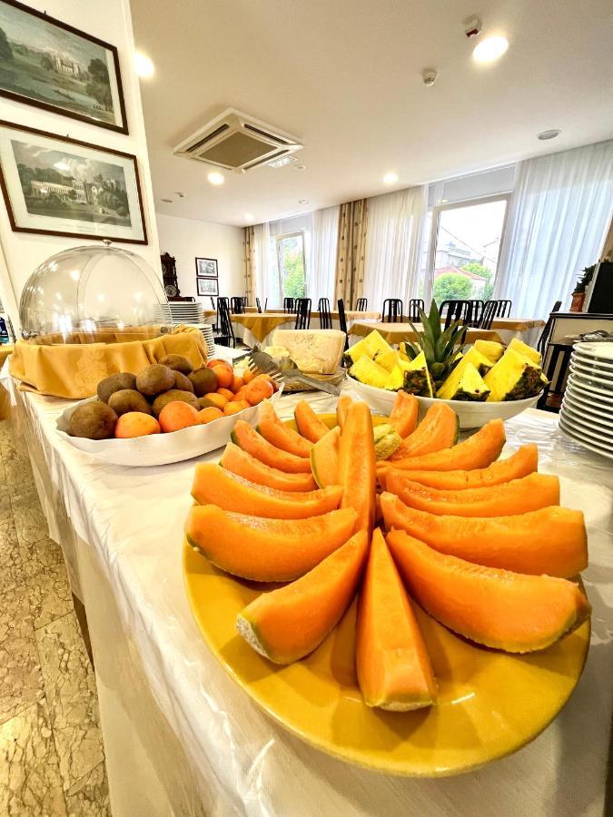 Hotel B&B Montecarlo Milano Marittima Esterno foto