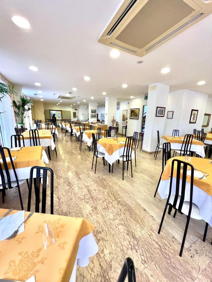 Hotel B&B Montecarlo Milano Marittima Esterno foto