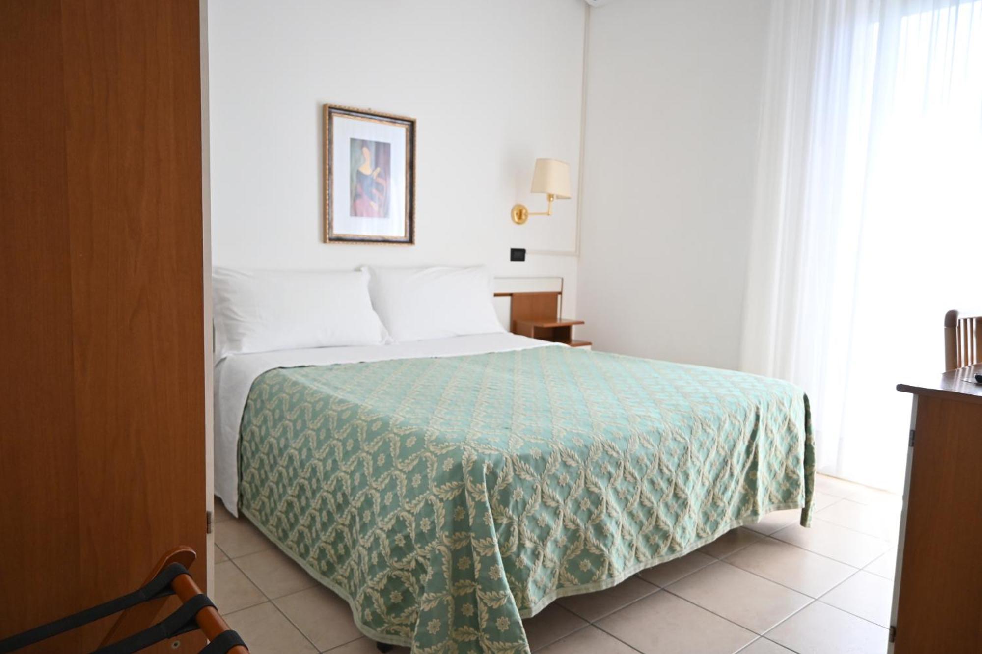 Hotel B&B Montecarlo Milano Marittima Camera foto