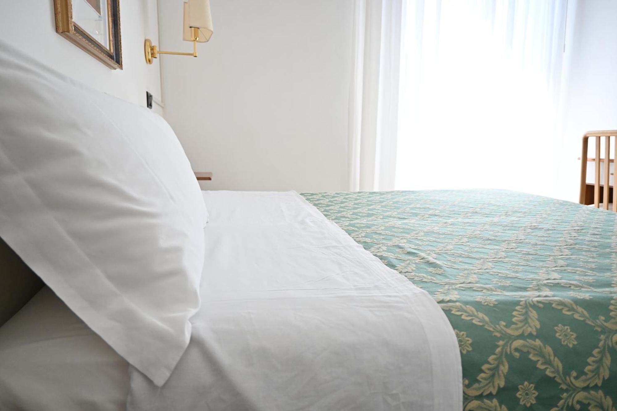 Hotel B&B Montecarlo Milano Marittima Camera foto