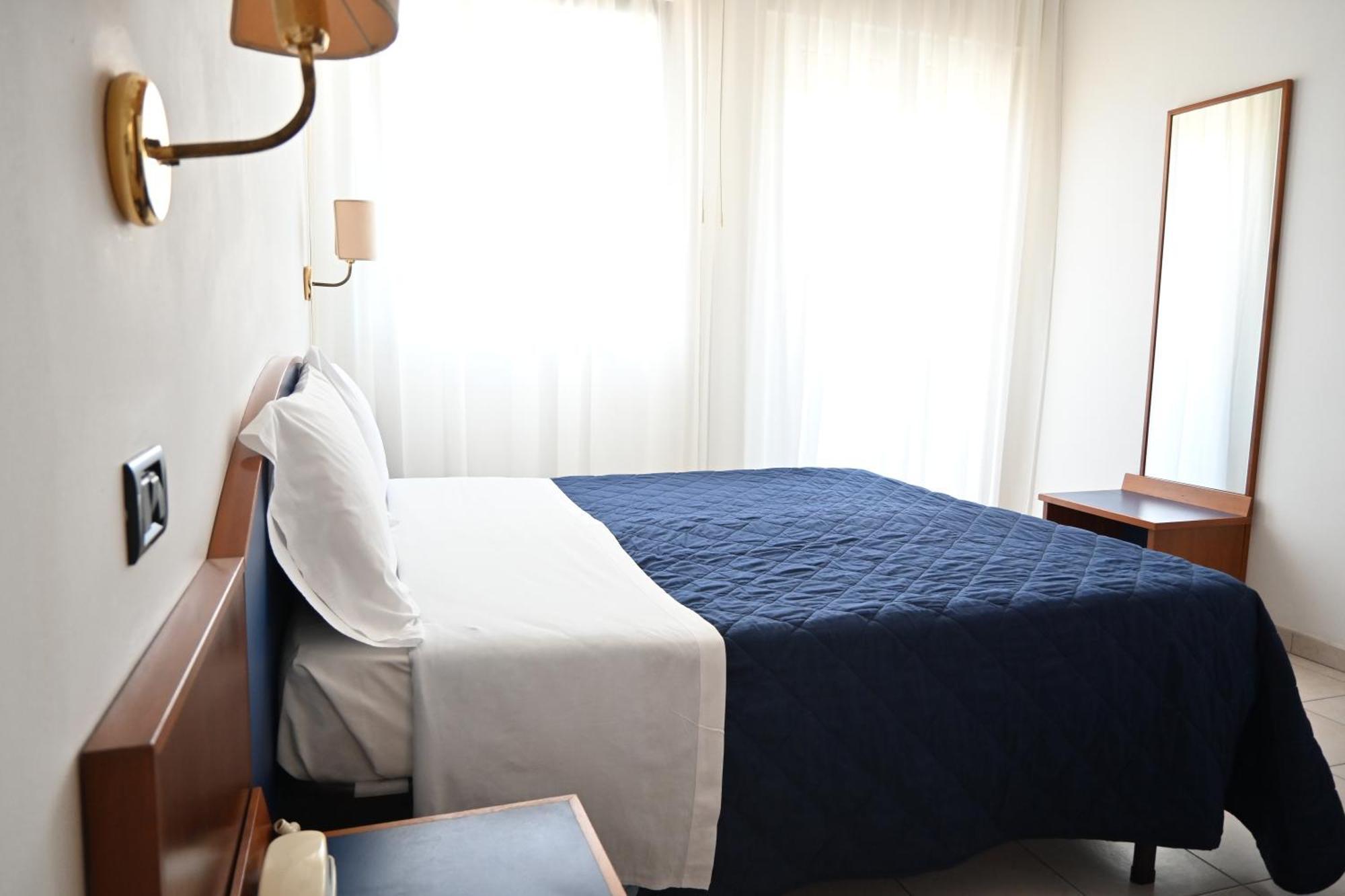 Hotel B&B Montecarlo Milano Marittima Camera foto